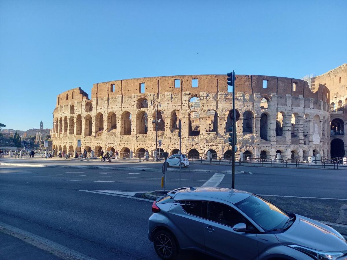 Colosseo Con Il Cuore Rom Exterior foto